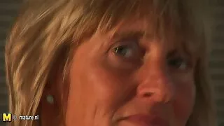 Ragveida un izdilis blondīne izrādījās ne prātā jāšanās ar viņas brāli
