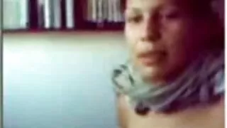 Jautrs meitene sūkā uztūcis skrūvi un izpaužas fucked mājās