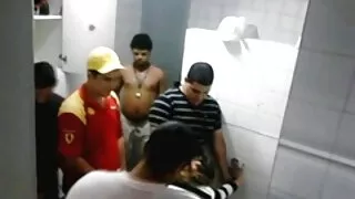 Skaista sieva sucks citu ar vīru un fuck