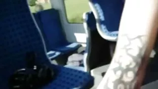 Krāšņs meitene sniedza orālo seksu, lai cilvēks, un tad pa labi restorānā deva viņam incītis