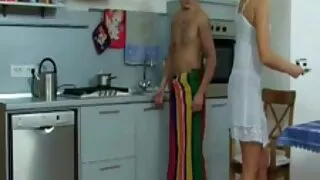 Blondīne 40 gadus vecs ir sekss ar vīrieti