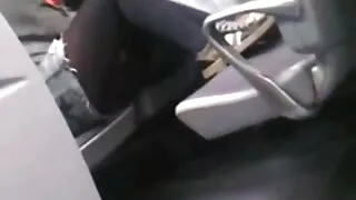 Blondīne spreads viņas maksts un mirgo viņas skaistas krūtis