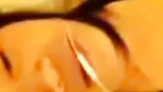 Cilvēks priekšā vīrs ir sekss ar tievu Blondīne