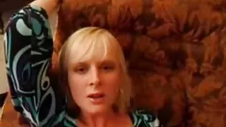 Griboša blondīne blēdība par viņas vīru uzreiz ar diviem mīlētājiem