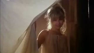 Tievs skaista blondīne ar kailu puisis kaislīgi mīlējas uz masāžas galda