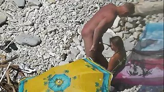 Lieliska meitene Maša fucks viņas draugs Mutē Un Incītis kā dieviete miesīgi jautri