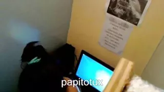 Puisis diezgan jauna sieviete mīlējas, maksts un dod viņai orgasmu