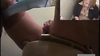 Cilvēks insultu shaved incītis miega Blondīne
