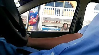 Matains cilvēks parādīja uz cam, kā audzē meitenes seksam
