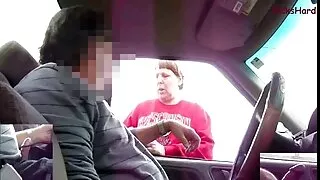 Puisis satika meiteni uz ielas un fucked viņas skapis tuvāko māju