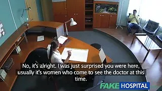Nobriedis brunete vilināja Jaunu Lesbiešu