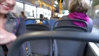 Jaunais puisis pārgulēja nobriedusi blondīne un sūkāt viņa locekli