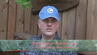 Ivans izdrāzt mauku un masturbē uz viņas ilgi slaidas kājas