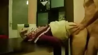 Cutie Sveta sucks puisis gailis un izdrāž viņu cepuri par ērtu gultiņa