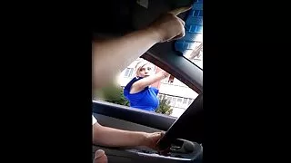 Jāšanās partneris stāv ass Skaista Brunete