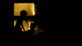 Kamēr tētis nebija mājās, dēls un mamma fucked uz gultas