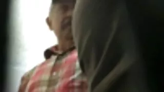 Skaista Brunete fucks perfekti ar vīrieti
