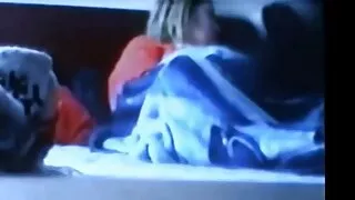Krievijas mamma māca meitiņa insulta incītis ar mēli un roku